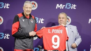 Lubo Penev durante su etapa como jugador del Valencia CF