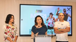 Triatletas en salida MTRI Castellón circuito Mediterránea competición