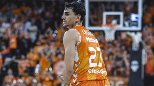 Álvaro Cárdenas durante el partido Valencia Basket contra Joventut en playoff