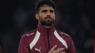 Eray Cömert durante un entrenamiento con el Valencia CF en la Ciudad Deportiva