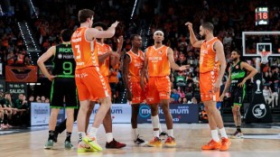 Josep Puerto entrenando con Valencia Basket antes de la final de la Liga Endesa