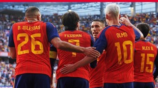 Ferran Torres celebra su gol con España ante Irak en Riazh