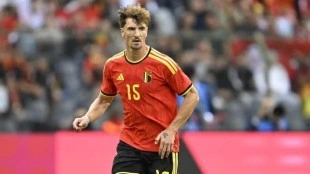 Meunier se postula como alternativa para el lateral del Valencia CF
