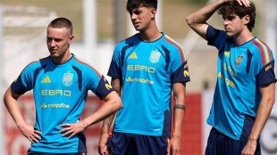 Javi Guerra entrena con España en Las Rozas sin plaza para el Mundial