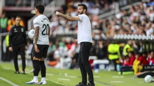 El Valencia CF acelera por Andrés García y Meunier para lateral