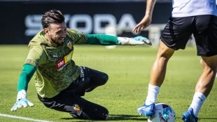 Guerra y Dimitrievski llegan tarde a la pretemporada del Valencia CF