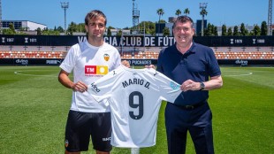 Mario Domínguez celebra un gol con el Valencia CF Mestalla