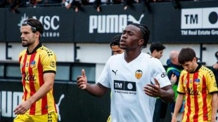 El Valencia CF frena la salida de Otorbi y Corberán lo evalúa