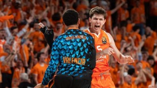 Sergio de Larrea durante un partido con Valencia Basket en Liga Endesa