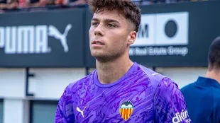 Dimitrievski renueva con el Valencia CF hasta 2028