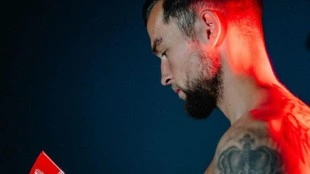 Justin de Haas, nuevo defensa del Valencia CF hasta 2030