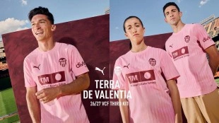 Valencia CF presenta tercera camiseta rosa y rojo para 2026/27