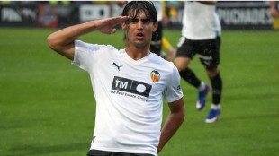 Rodrigo Gamón durante entrenamiento Valencia CF cantera lateral derecho