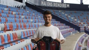 Levante UD renueva a Dani Cervera hasta 2027