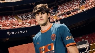 Guerra ante la encrucijada: 10 días para decidir su futuro en el Valencia CF