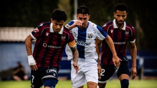 Jugadores del Levante UD durante entrenamiento de pretemporada en ciudad deportiva