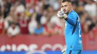 El Elche CF entra en la carrera por Arnau Tenas