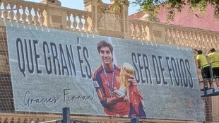 Foios homenajea a Ferran Torres, campeón del mundo