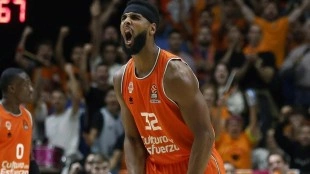 Brandon Davies anuncia su retirada del baloncesto profesional