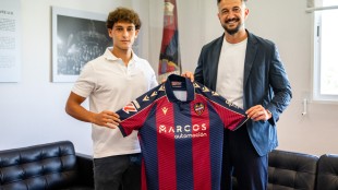 Alberto Calatrava centrocampista Levante UD pretemporada reconocimiento médico
