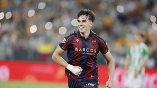 Carlos Espí ficha por el Real Madrid hasta 2031