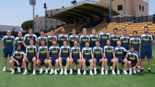 Íñigo Pérez junto a su cuerpo técnico en entrenamientos Villarreal 2026-27