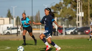 Inés Rizo con la camiseta del Levante UD Femenino en un partido de Liga F