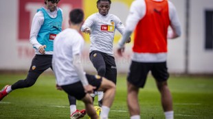 Jugadores Valencia CF entrenamiento pretemporada Estadio Puchades