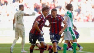 Levante UD golea al Betis 5-2 con Castro en su mejor momento
