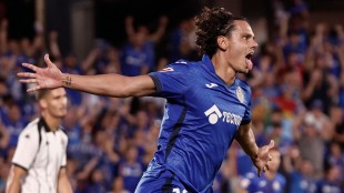 Andrés García celebra gol Getafe Conference League Partizan Belgrado
