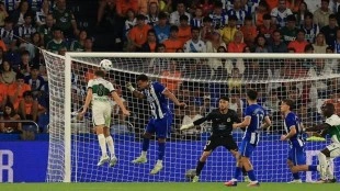El Elche suma un punto en Riazor ante el regreso del Deportivo
