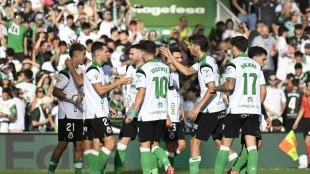 El Elche cae 3-2 ante el Racing con triplete de Zabiri