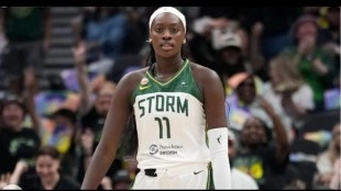 Awa Fam brilla en la WNBA pero Seattle Storm sigue en caída libre
