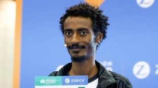 Kejelcha corre el Maratón de Valencia tras batir récord mundial