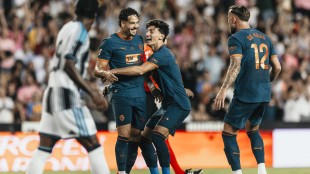 Jugadores del Valencia CF en entrenamiento previo a debut liguero