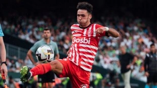 Valencia CF y Girona avanzan en Arnau Martínez tras flexibilizar exigencias