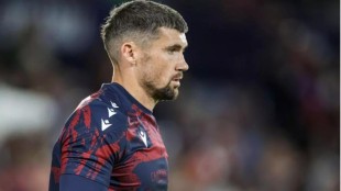 Mathew Ryan, portero del Levante UD, en acción durante un partido