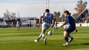 Mosquera tiene su oportunidad en el Arsenal por la lesión de Saliba