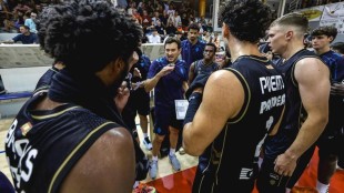 Jugadores Valencia Basket en entrenamiento pretemporada antes Supercopa