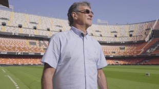 Mario Alberto Kempes gesticula durante declaración sobre Valencia CF