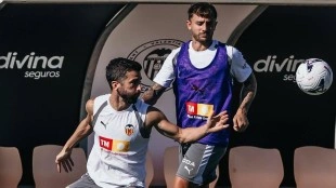 Valencia CF se refuerza con cantera ante siete bajas para Barcelona