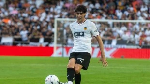 Valencia CF recibe al Barcelona en Mestalla con nueva alineación