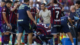 Oriol Rey en entrenamiento del Levante UD preparando el partido