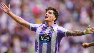 Víctor Jr. celebra su primer gol con el Real Valladolid ante Córdoba
