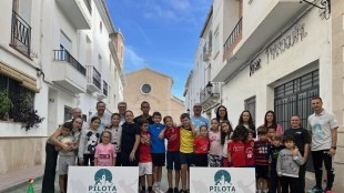 Pilota al Poble llega a Bicorp con alumnos del CEIP Els Pins