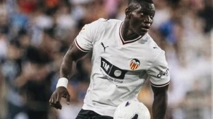 El agente de Dieng cierra la puerta a su salida del Valencia CF
