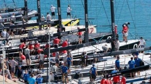 El viento frena la tercera jornada de las 52 Super Series en Valencia