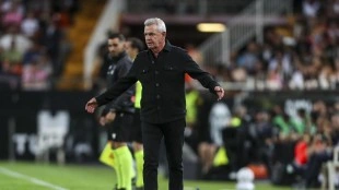 Aguirre se planta ante la afición en Mestalla: sin delanteros para arriesgar