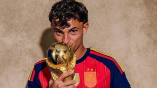 Marc Pubill con la medalla de campeón del mundo tras ganar la Copa del Mundo 2026