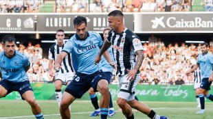 Isra Suero celebra el gol del CD Castellón ante el Ceuta en Castalia